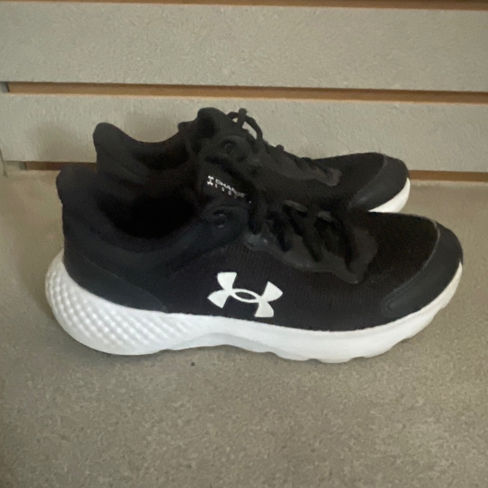 Under Armour Charged Escape Kids Running Shoes Black White 4Y